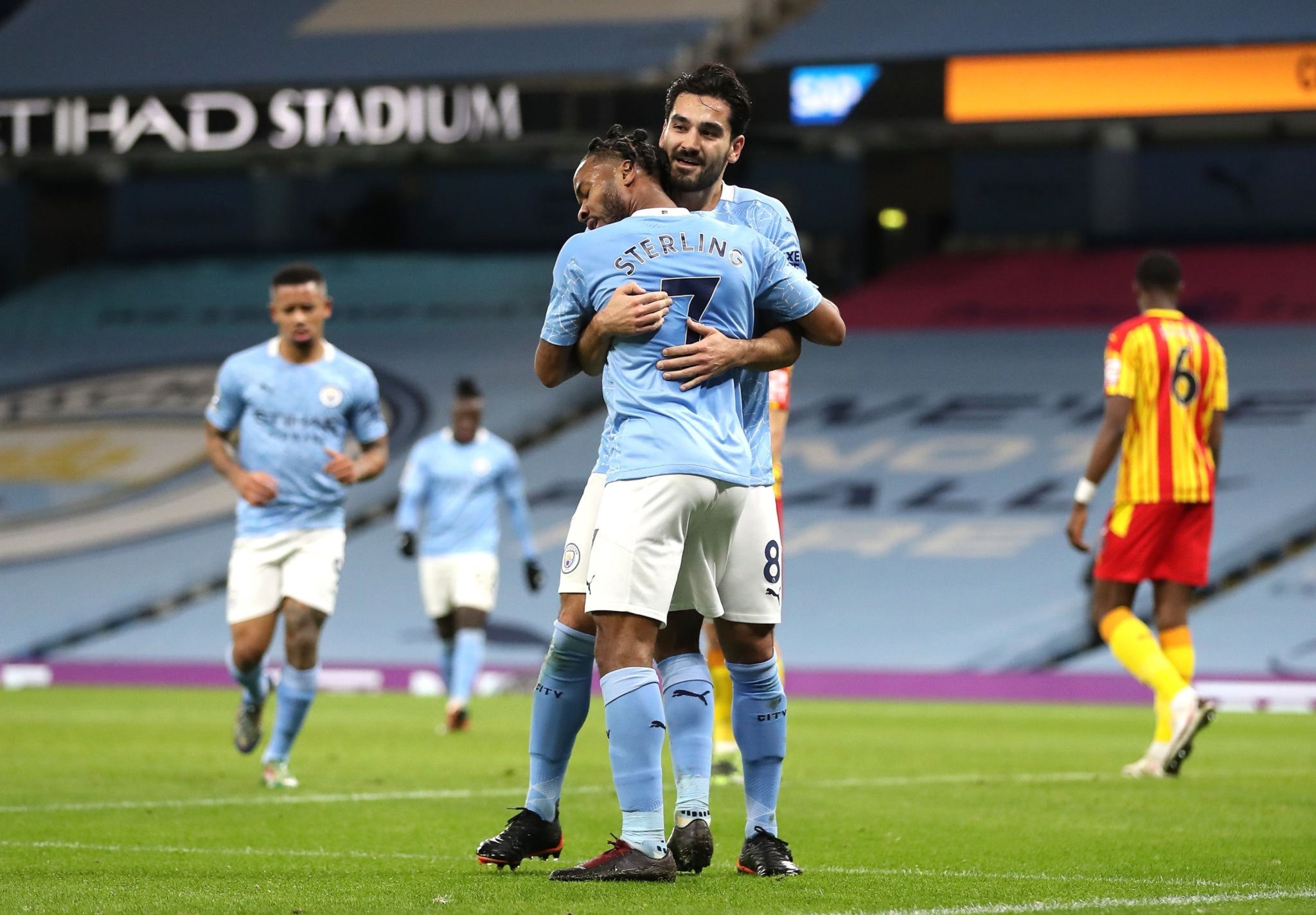 員陣容的穩 員陣容的穩